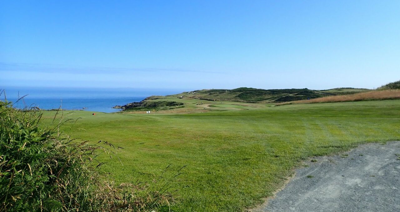 The links at Nefyn on the Llŷn Peninsula, with the sea beyond.