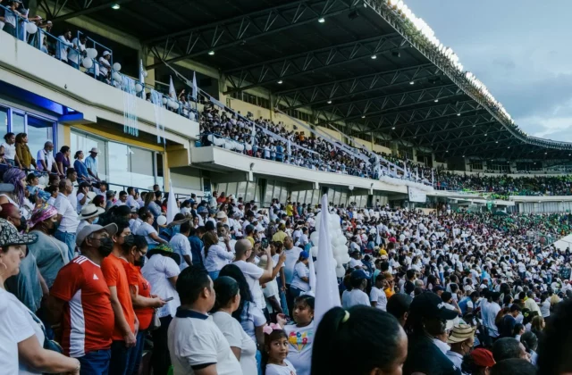 Full grandstand at a golf tournament