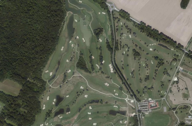 Crécy Golf Club vu du ciel. Orthophotographie IGN, Licence ouverte Etalab.