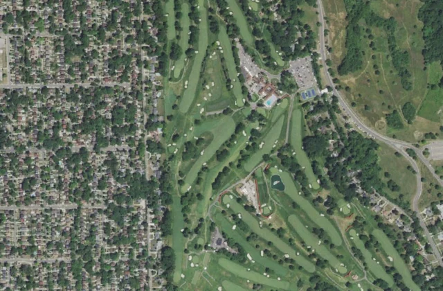 Detroit Golf Club from the air. Aerial imagery USGS, domaine public.