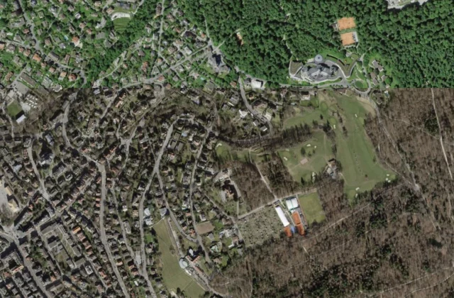Dolder Golfclub Zürich aus der Luft. Orthofoto swisstopo, licence ouverte.