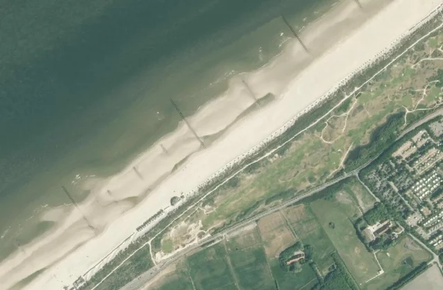 Domburgsche Golf Club vanuit de lucht. Luchtfoto PDOK / Kadaster, licence ouverte.
