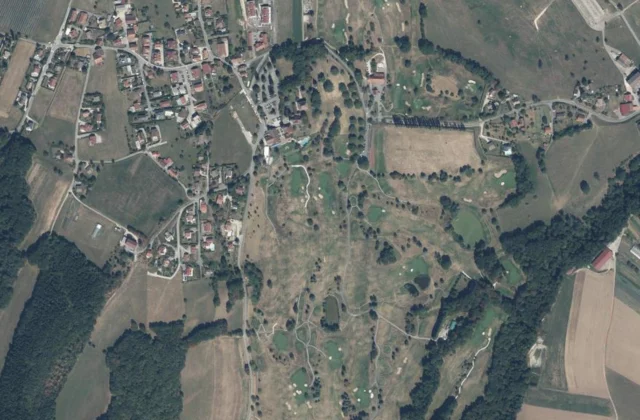Golf Club Esery — Grand Genève vu du ciel. Orthophotographie IGN, Licence ouverte Etalab.