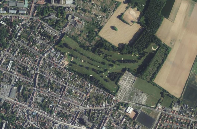 Golf Club de Valenciennes vu du ciel. Orthophotographie IGN, Licence ouverte Etalab.