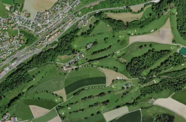 Golf & Country Club Blumisberg vu du ciel. Orthophotographie swisstopo, licence ouverte.