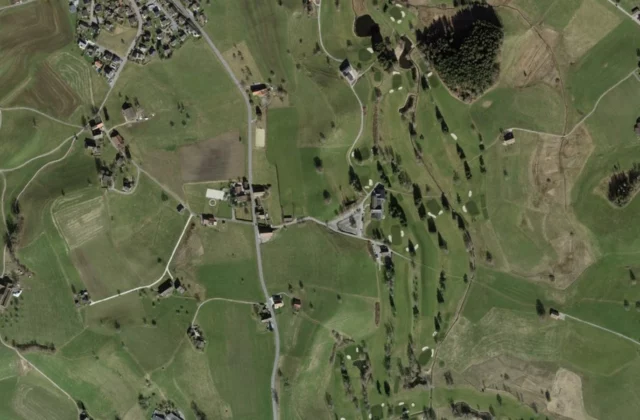 Golf & Country Club Schönenberg aus der Luft. Orthofoto swisstopo, licence ouverte.
