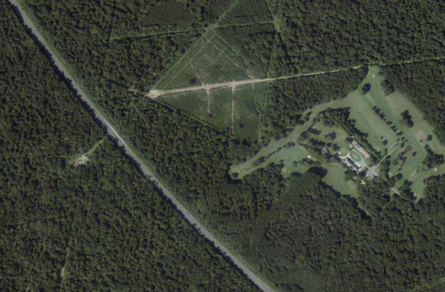 Golf de la Marsaudière vu du ciel. Orthophotographie IGN, Licence ouverte Etalab.