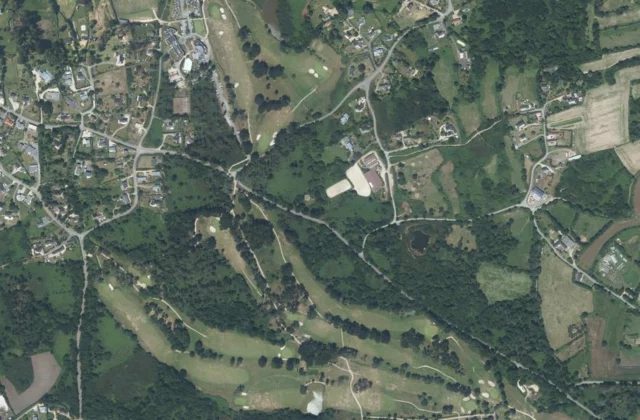 Golf de Saint-Samson vu du ciel. Orthophotographie IGN, Licence ouverte Etalab.