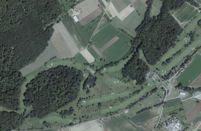 Golf & Country Club Basel vu du ciel. Orthophotographie IGN, Licence ouverte Etalab.