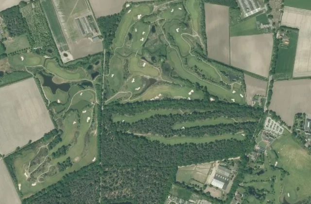 Golfbaan het Woold vanuit de lucht. Luchtfoto PDOK / Kadaster, licence ouverte.