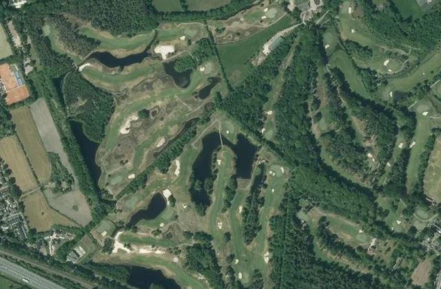Golfclub Anderstein vanuit de lucht. Luchtfoto PDOK / Kadaster, licence ouverte.