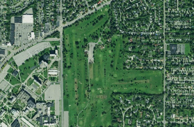 Grover Cleveland Golf Course from the air. Aerial imagery USGS, domaine public.