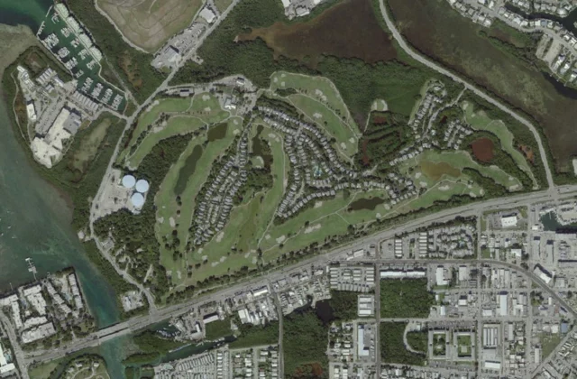 Key West Golf Club from the air. Aerial imagery USGS, domaine public.