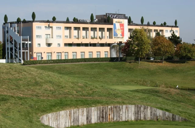 Vue du parcours du Golf National à Guyancourt.