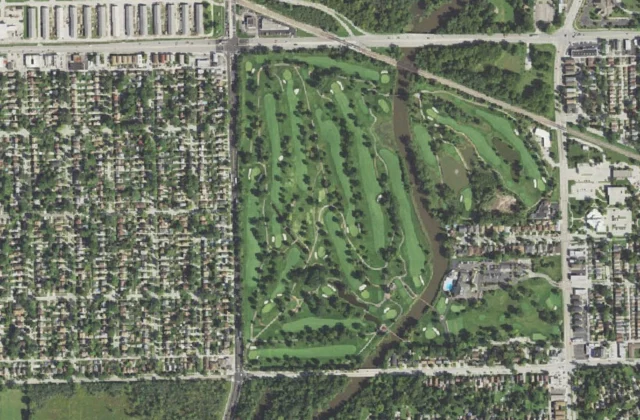 Riverside Golf Club from the air. Aerial imagery USGS, domaine public.