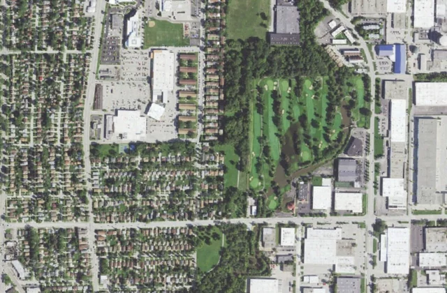 Tam O'Shanter Golf Course from the air. Aerial imagery USGS, domaine public.