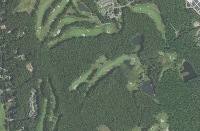TPC Boston from the air. Aerial imagery USGS, domaine public.