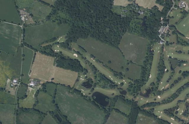 Anjou Golf & Country Club vu du ciel. Orthophotographie IGN, Licence ouverte Etalab.
