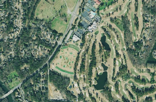 Atlanta Athletic Club from the air. Aerial imagery USGS, domaine public.