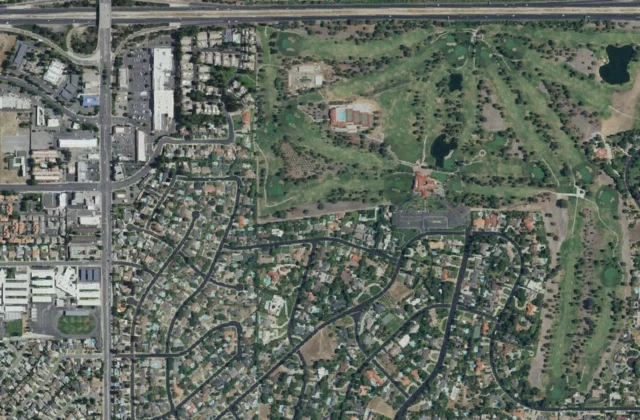 Bakersfield Country Club from the air. Aerial imagery USGS, domaine public.