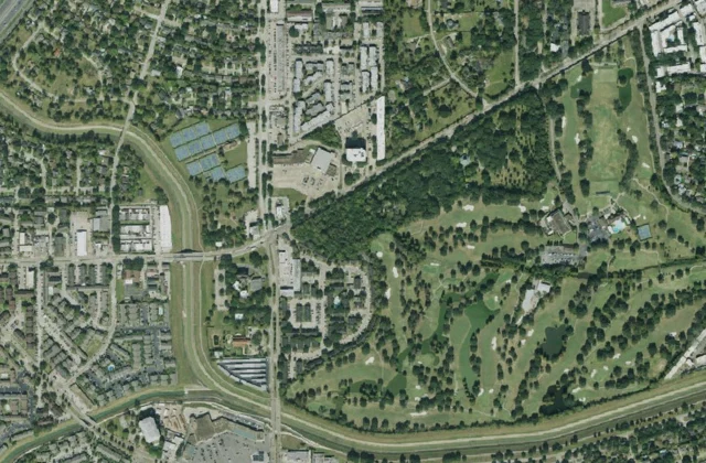BraeBurn Country Club from the air. Aerial imagery USGS, domaine public.