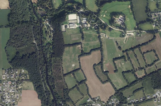Carhaix Golf vu du ciel. Orthophotographie IGN, Licence ouverte Etalab.