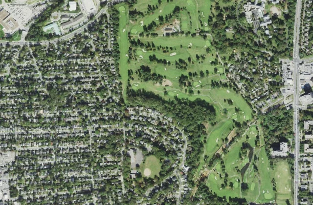 Columbia Country Club from the air. Aerial imagery USGS, domaine public.
