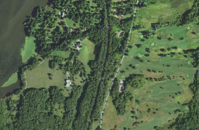 Dinsmore Golf Course from the air. Aerial imagery USGS, domaine public.