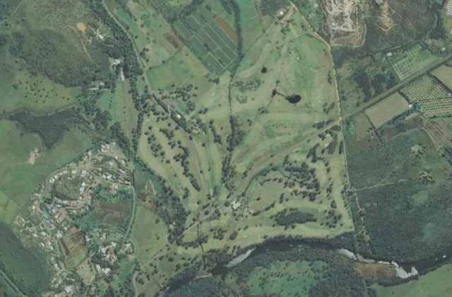 Garden Golf de Dumbéa vu du ciel. Orthophotographie IGN, Licence ouverte Etalab.