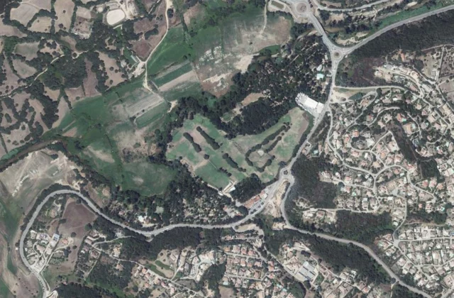GIGA Golf, Ajaccio vu du ciel. Orthophotographie IGN, Licence ouverte Etalab.