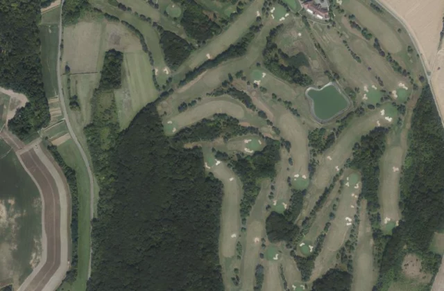 Golf de Bellefontaine vu du ciel. Orthophotographie IGN, Licence ouverte Etalab.