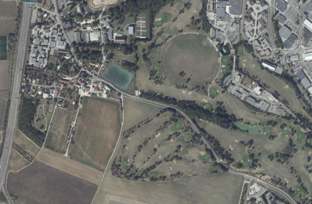 Golf Bluegreen Quétigny vu du ciel. Orthophotographie IGN, Licence ouverte Etalab.
