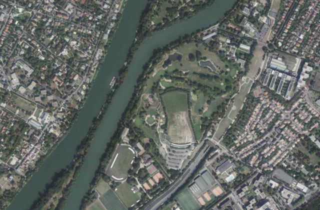 Golf Bluegreen Rueil-Malmaison vu du ciel. Orthophotographie IGN, Licence ouverte Etalab.