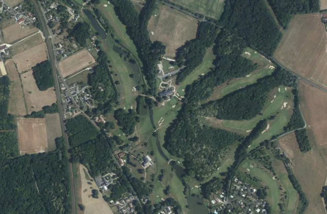 Golf Bluegreen Tours Ardrée vu du ciel. Orthophotographie IGN, Licence ouverte Etalab.