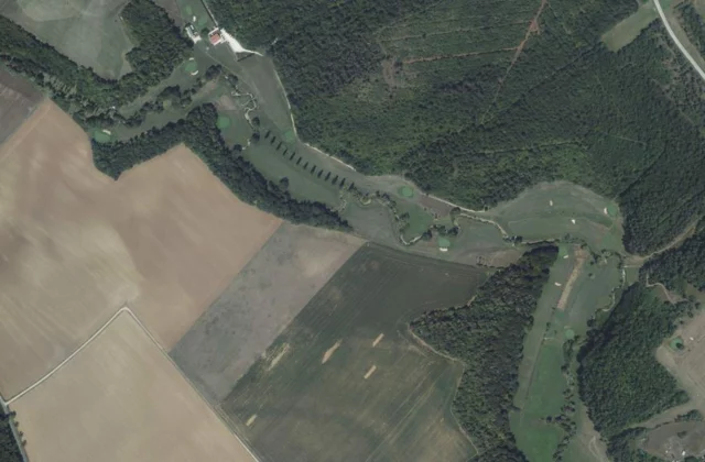 Golf Club d'Avrainville vu du ciel. Orthophotographie IGN, Licence ouverte Etalab.