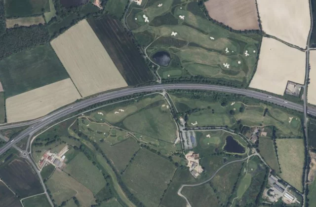 Golf Club du Bocage Bressuirais (Golf de Bressuire) vu du ciel. Orthophotographie IGN, Licence ouverte Etalab.