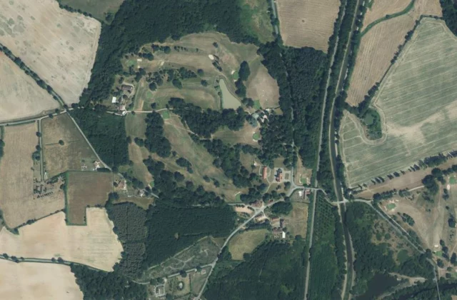 Golf Club du Val de Cher vu du ciel. Orthophotographie IGN, Licence ouverte Etalab.