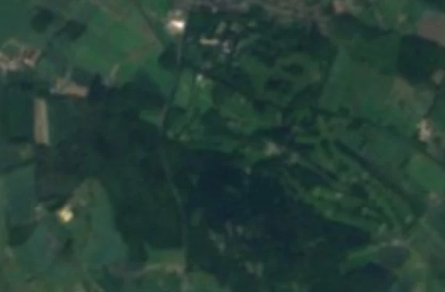 Golf Club Wasserburg Anholt aus der Luft. Sentinel-2 cloudless 2016, EOX IT Services GmbH (enthält modifizierte Copernicus-Sentinel-Daten), CC BY 4.0.