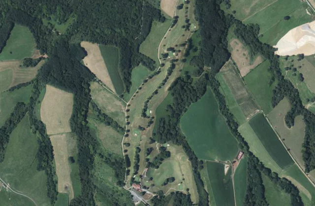 Golf Epherra vu du ciel. Orthophotographie IGN, Licence ouverte Etalab.