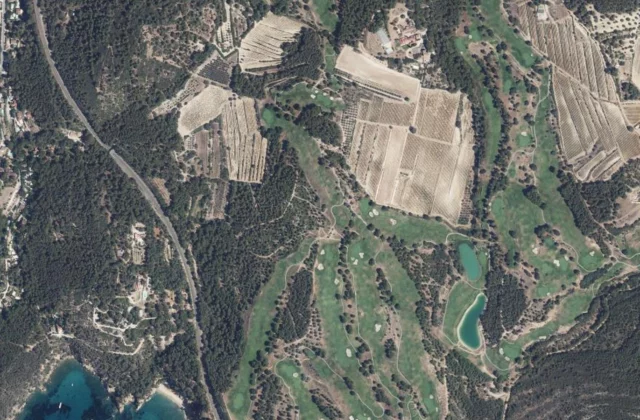 Golf Frégate Provence (Frégate Golf Club, ex Dolce Frégate) vu du ciel. Orthophotographie IGN, Licence ouverte Etalab.