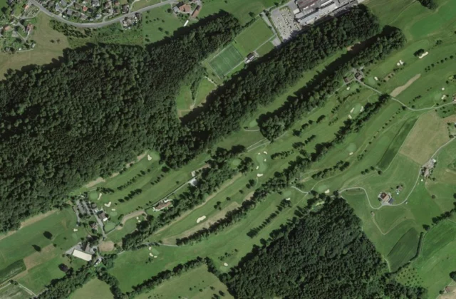 Lucerne Golf Club (Golfclub Luzern) aus der Luft. Orthofoto swisstopo, licence ouverte.