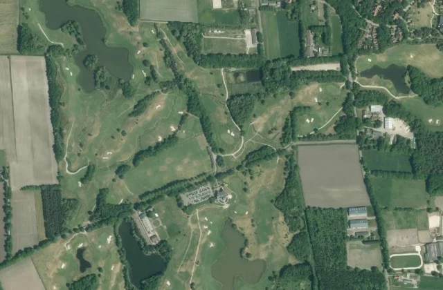 Golfpark De Loonsche Duynen vanuit de lucht. Luchtfoto PDOK / Kadaster, licence ouverte.