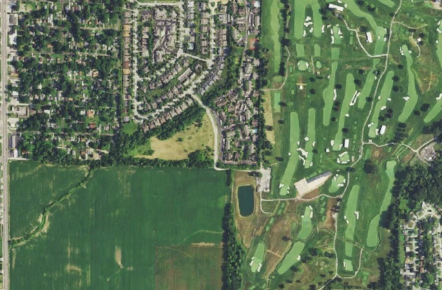 Inverness Club from the air. Aerial imagery USGS, domaine public.
