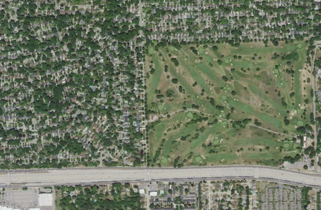 Rackham Golf Course from the air. Aerial imagery USGS, domaine public.
