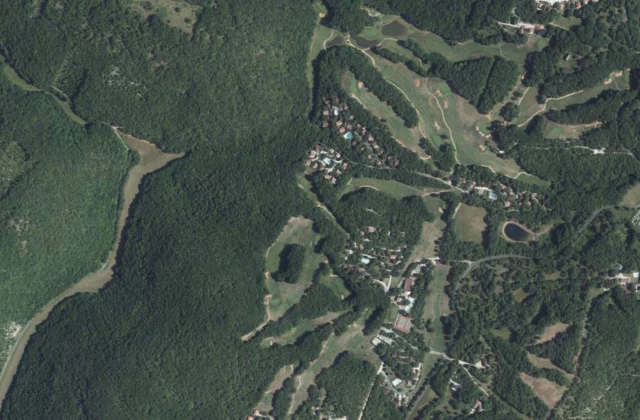Souillac Golf & Country Club vu du ciel. Orthophotographie IGN, Licence ouverte Etalab.