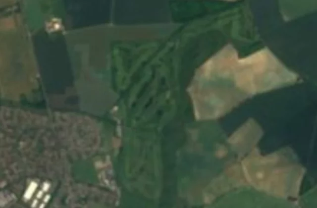 South Beds Golf Club from space. Sentinel-2 cloudless 2016 by EOX IT Services GmbH (contains modified Copernicus Sentinel data), CC BY 4.0.
